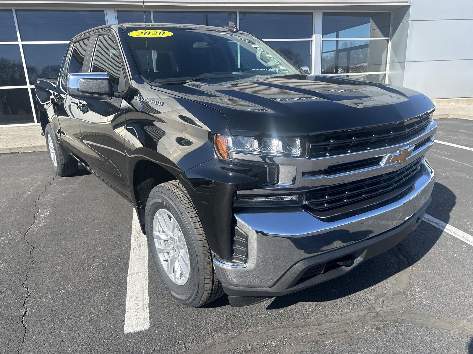 Used 2020 Chevrolet Silverado 1500 LT with VIN 3GCPYDEKXLG391019 for sale in Kansas City