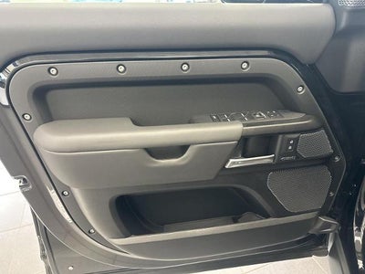 2023 Land Rover Defender V8