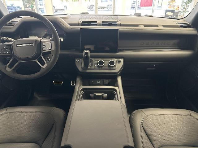 2023 Land Rover Defender V8
