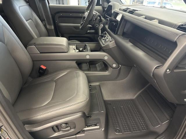 2023 Land Rover Defender V8