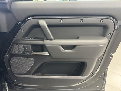 2023 Land Rover Defender V8