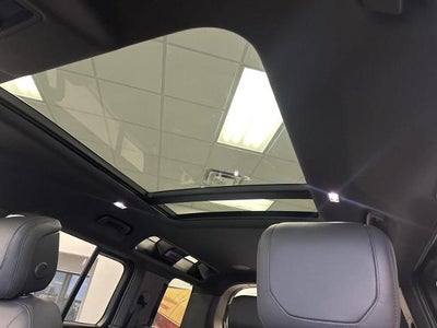 2023 Land Rover Defender V8