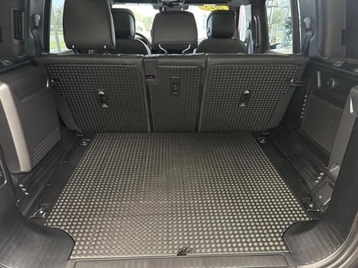 2023 Land Rover Defender V8