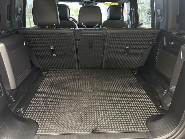 2023 Land Rover Defender V8