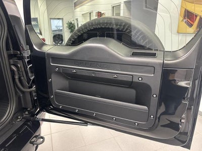 2023 Land Rover Defender V8