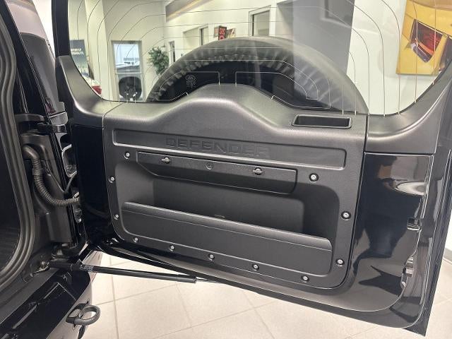 2023 Land Rover Defender V8