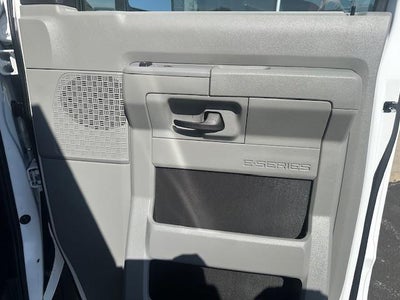 2025 Ford E-Series Cutaway E-350 SRW 138" WB