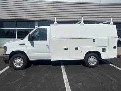 2025 Ford E-Series Cutaway E-350 SRW 138" WB